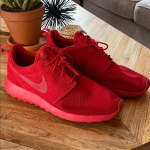 Nike Roshe Triple Red